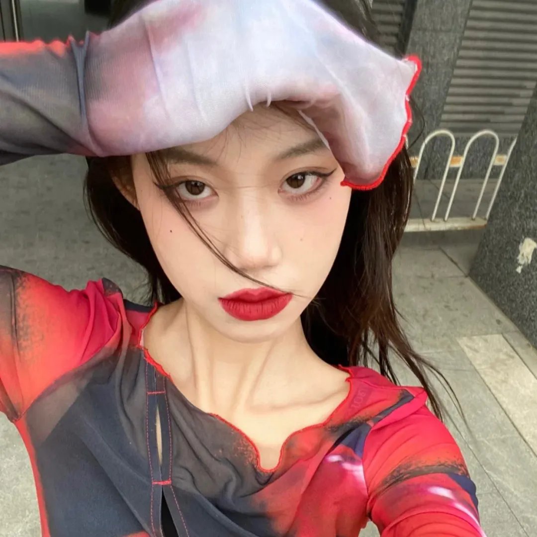 愤怒的黑人女孩与她的怪物